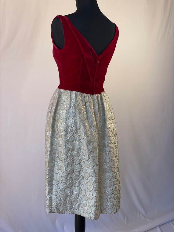 The HOLLY Dress: 1950s Red and Silver Cocktail Dr… - image 4