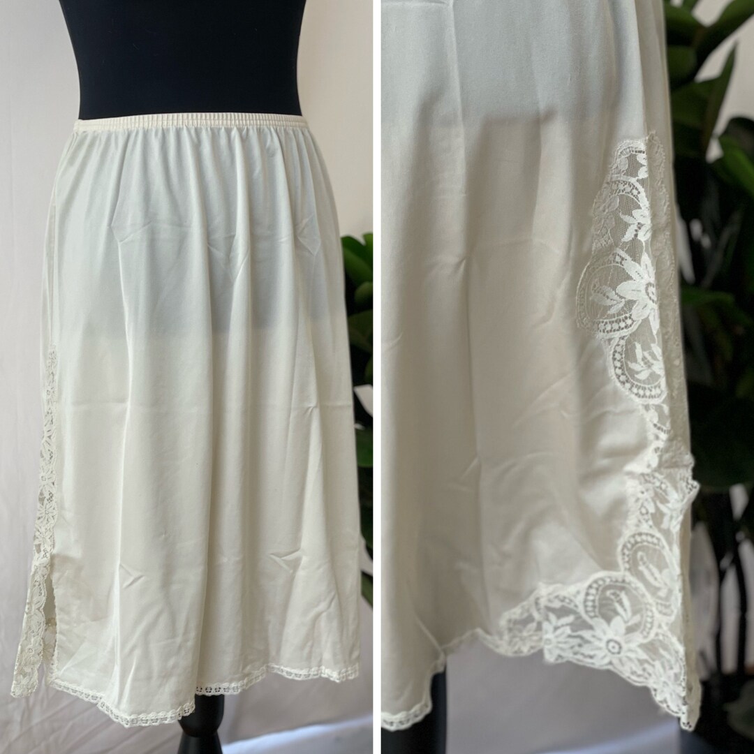 the-lorena-half-slip-1970s-white-nylon-slip-by-vanity-fair-size-m
