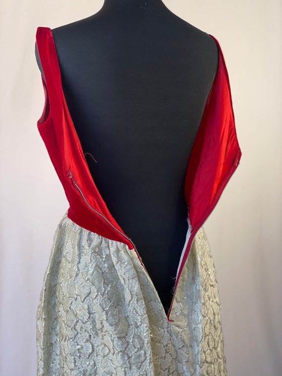 The HOLLY Dress: 1950s Red and Silver Cocktail Dr… - image 5