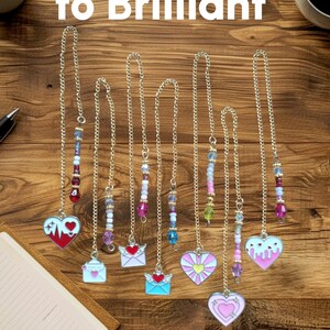 Marcapáginas de cadena de amor únicos - 7 diseños | corazones amor carta declaración gourmet acogedor | Idea de regalo de San Valentín para los lectores