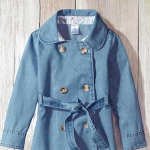 Vintage-Modekollektion Carter's gewebter Schicht-Trenchcoat für Mädchen Größe 4T Zeitlose Mädchen Klassische Mode Retro Stil Kleinkind-Mädchen Mantel