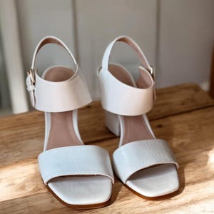Stuart Weitzman Partilow Sandals, White Genuine Calf Leather Block Heels, Size 8.5 M, Sustainable Designer Fashion