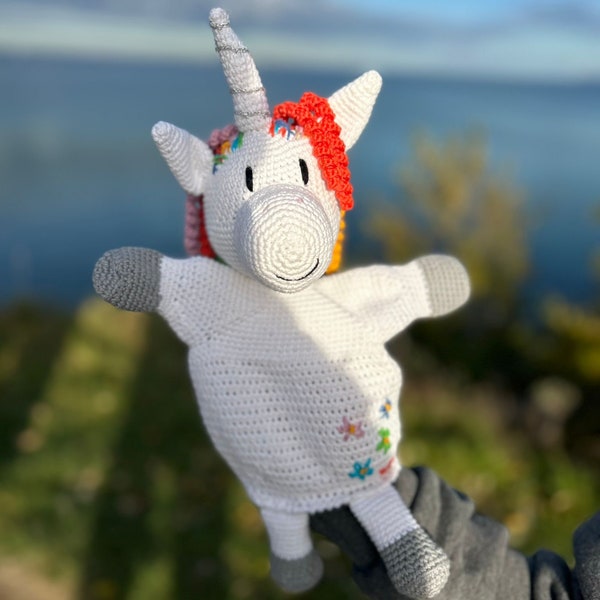 Einhorn, Fabelwesen, Regenbogen, Unicorn, gehäkelte Handpuppe, Gastgeschenk , Mitbringsel, Ostergeschenk, Puppenspiele, Theater, Spielzeug.