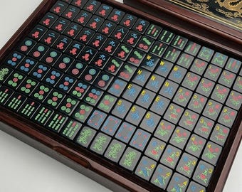 Fichas de Mahjong negras con vibrantes grabados estilo neón / Fichas de Mahjong acrílicas con coloridos diseños