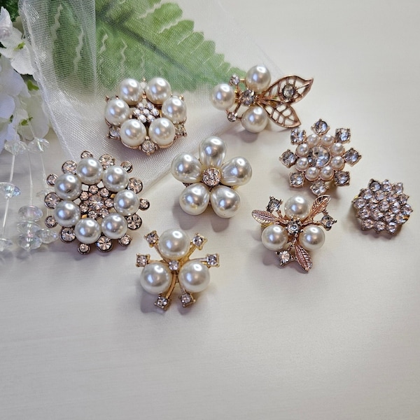 Pearl brooch. Gold pearl and diamante flower brooches. Rhinestone costume brooch. Rose gold pearl pin brooch. Gift for mother/mum/grandma