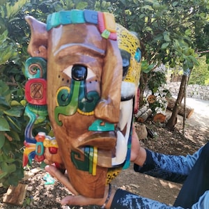 Máscara de dualidad de hombre y jaguar de madera de cedro tallada a mano - Arte maya único