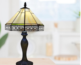 Handcrafted Tiffany-Style Stained Glass Table Lamp – Art Bedside and Desk Light