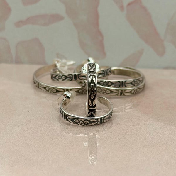 Handcrafted sterling silver flower hoop earrings in multiple sizes•Lightweight•perfect for everyday wear•Gift for her• hypoallergenic•dainty