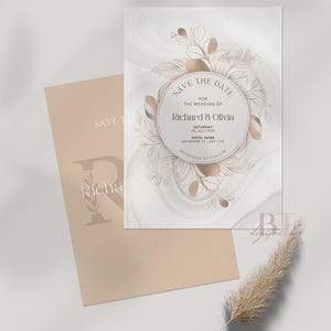 Puede incluir: Tarjeta de guardar la fecha con fondo blanco y detalles en dorado. La tarjeta presenta un círculo con el texto "Save the Date" y los nombres "Richard & Olivia". La fecha se indica como "Sábado, 26 de julio de 2025" y la ubicación es "Hotel Name, Anywhere St., Any City".