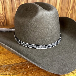 AU-HH05-01 Horse Hair Hat Band Five Strand Natural/Black/Natural/ with Natural Tails and 2 Natural Tassels