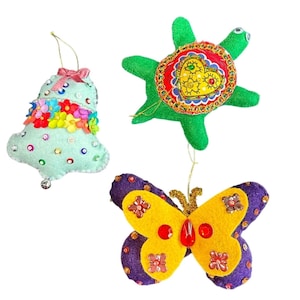 Filt med sköldpaddsklocka och fjäril, set med 3 ornament - julgransdekoration året runt - fantasifull