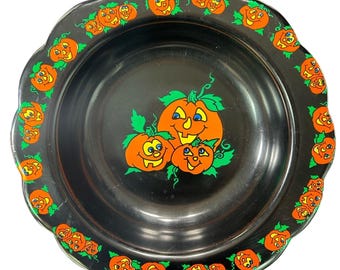 Halloween Pumpkin Themed Plastic - Plate- 90s Pumpkin Hollow- candy retro