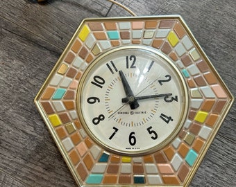 General Electro. - Retro Wallclock- plug in, plastic, some wear - kitschy- GE- cute faux mosaic tiles- works- small crack