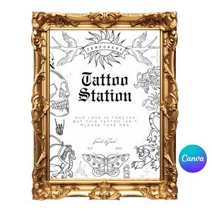 Może przedstawiać: Oprawiony złoty znak z napisem "Tattoo Station" i różnymi czarno-białymi ilustracjami tatuaży. Tekst "Our love is forever, but this tattoo isn't. Please take one." jest również zawarty.