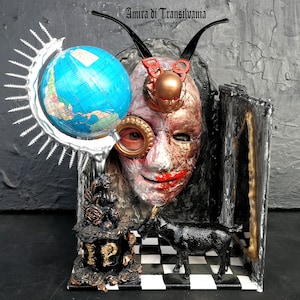 Royaume magique, art de l'assemblage, chèvre noire Groot, steampunk, caserne de la foire du globe, art technique mixte Dybbuk boîte sculpture