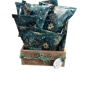 Personalisierter Adventskalender mit Namen | 24 handgemachte Überraschungen | Geschenkbox aus Holz | DIY & Deko Adventskalender bild 5