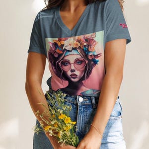花柄ポートレートVネックTシャツ、バタフライグラフィックTシャツ、アーティストデザイン、ウェアラブルアート