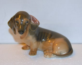 Royal Copenahagen - "Sitting Dachshund" - No. 3140 - Theodor Madsen - Porcelain - Figurine - Sculpture - Denmark - Vintage