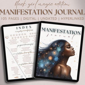 Peut inclure: Un journal de manifestation num&eacute;rique de 105 pages, non dat&eacute; et hyperli&eacute;. La couverture pr&eacute;sente une femme noire dont les cheveux se fondent dans une galaxie d'&eacute;toiles. Le texte "MANIFESTATION JOURNAL" est en grandes lettres grasses.