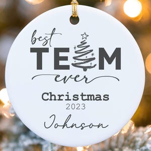 Regalo de Navidad personalizado para compañeros de trabajo para hombres y mujeres - Adorno divertido para compañeros de trabajo - Adornos navideños para el personal - Regalos para compañeros de trabajo al por mayor MO-0338