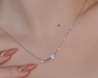 Collar de espina de pescado de plata esterlina: colgante de esqueleto de circonita bañado en oro