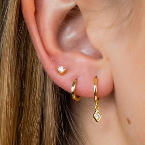 Parure de boucles d'oreilles créoles Dainty, boucles d'oreilles avec pierre de naissance, crochet d'oreille pour plusieurs piercings, pile d'oreilles Dainty Everyday en argent sterling