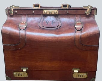 Braune Arzttasche aus Leder aus den 1960er Jahren mit Schlössern, strukturierte Vintage-Arbeitstasche