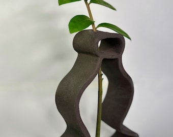 Jarrón de gres hecho a mano: decoración minimalista moderna para el hogar