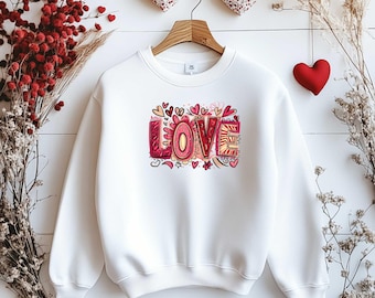 Sudadera Bold Love Valentine's Day: sudadera unisex de polar de peso medio con cuello redondo y diseño artístico de corazón