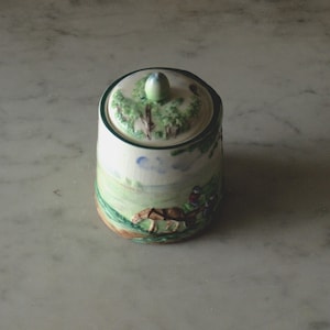 Tarro de mermelada vintage con escena campestre de Japón