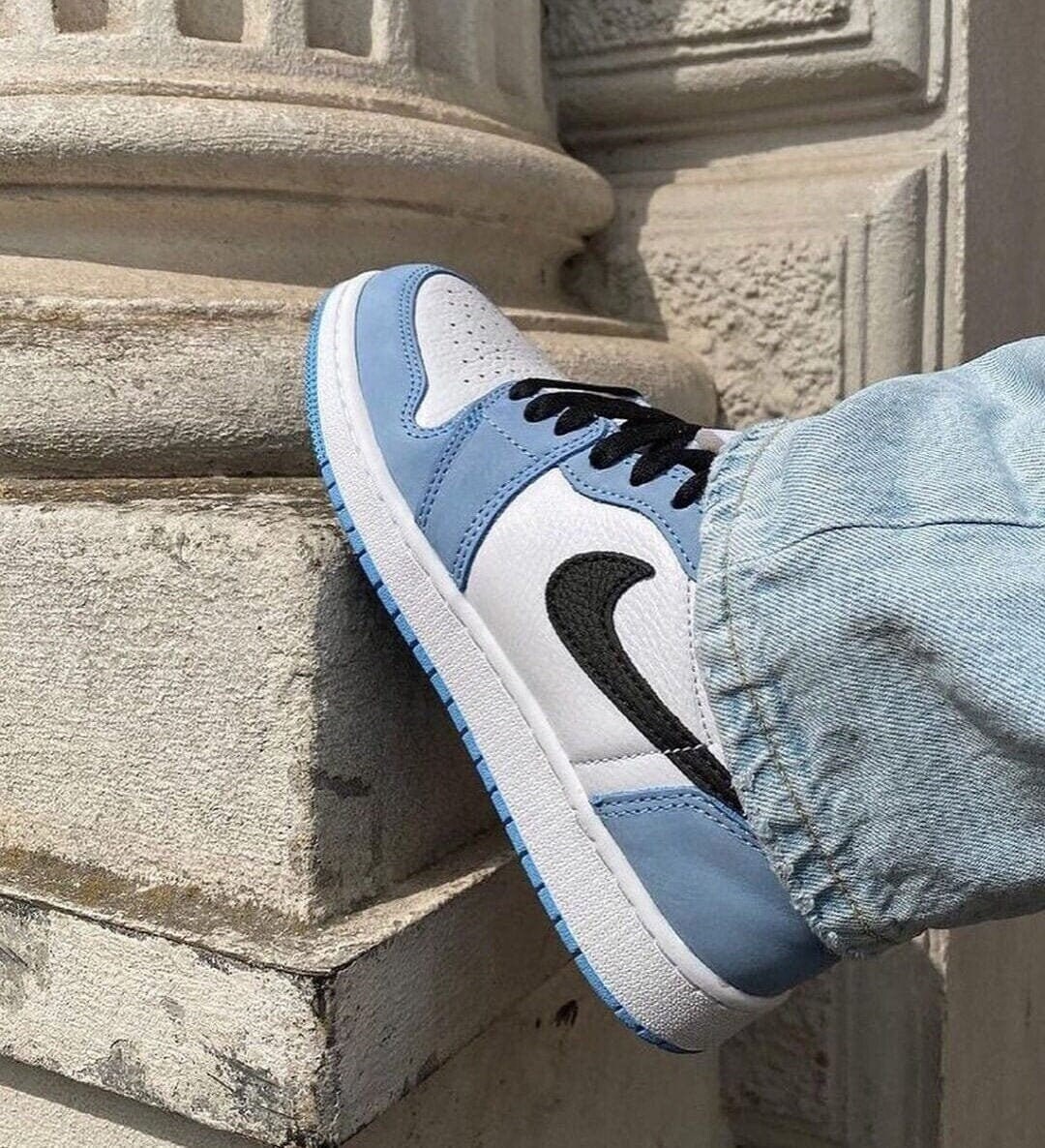 aj1 university blue mid