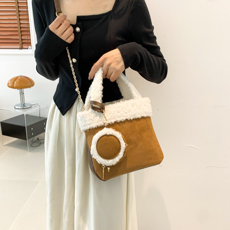 Love My LVoe - Example of graceful mm with crossbody strap