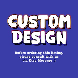 Può includere: Uno sfondo blu con le parole "CUSTOM DESIGN" in grandi lettere bianche bordate. Sotto, un testo più piccolo recita "Before ordering this listing, please consult with us via Etsy Message :)".