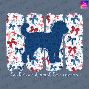Mamá labradora patriótica PNG, diseño de mamá labradora con lazo coqueto, mamá labradora con perro, diseño de camiseta del 4 de julio, diseño de sublimación patriótica