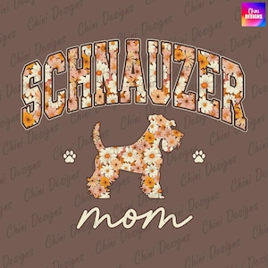 Puede incluir: Gráfico marrón con la palabra "SCHNAUZER" en diseño floral, y una silueta floral de schnauzer. La palabra "mamá" está escrita en cursiva debajo del perro. Huellas de patas a ambos lados del perro.