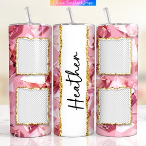 Puede incluir: Un vaso personalizado con un patrón de diamantes rosas y el nombre "Heather" en escritura negra. El vaso presenta dos marcos de fotos con bordes dorados rasgados. Se incluye una pajita transparente.