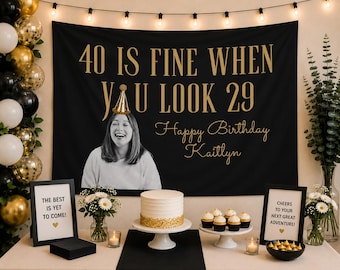Personalisierter Banner zum 40. Geburtstag, Fotohintergrund mit individuellem Gesicht, „Wer wird 40?“-Spruch, Deko zum 40. Geburtstag, Fotodekoration zum 40. Geburtstag, Vintage-Partyschild