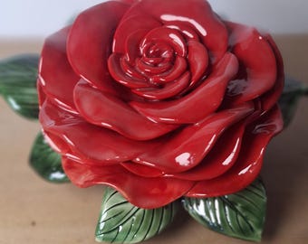 Rosa de cerámica en capas: pedido anticipado, estilo vintage, flores artificiales perfectas para adornar tumbas, placas conmemorativas y lápidas.