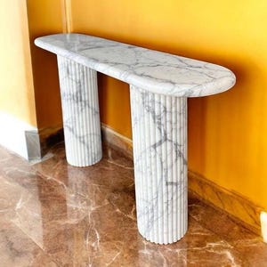 Carara marmeren consoletafel en roeststenen haltafel, haltafel, tafel met accent, nachtkastje, hoektafel, salontafel Matcha Bowl