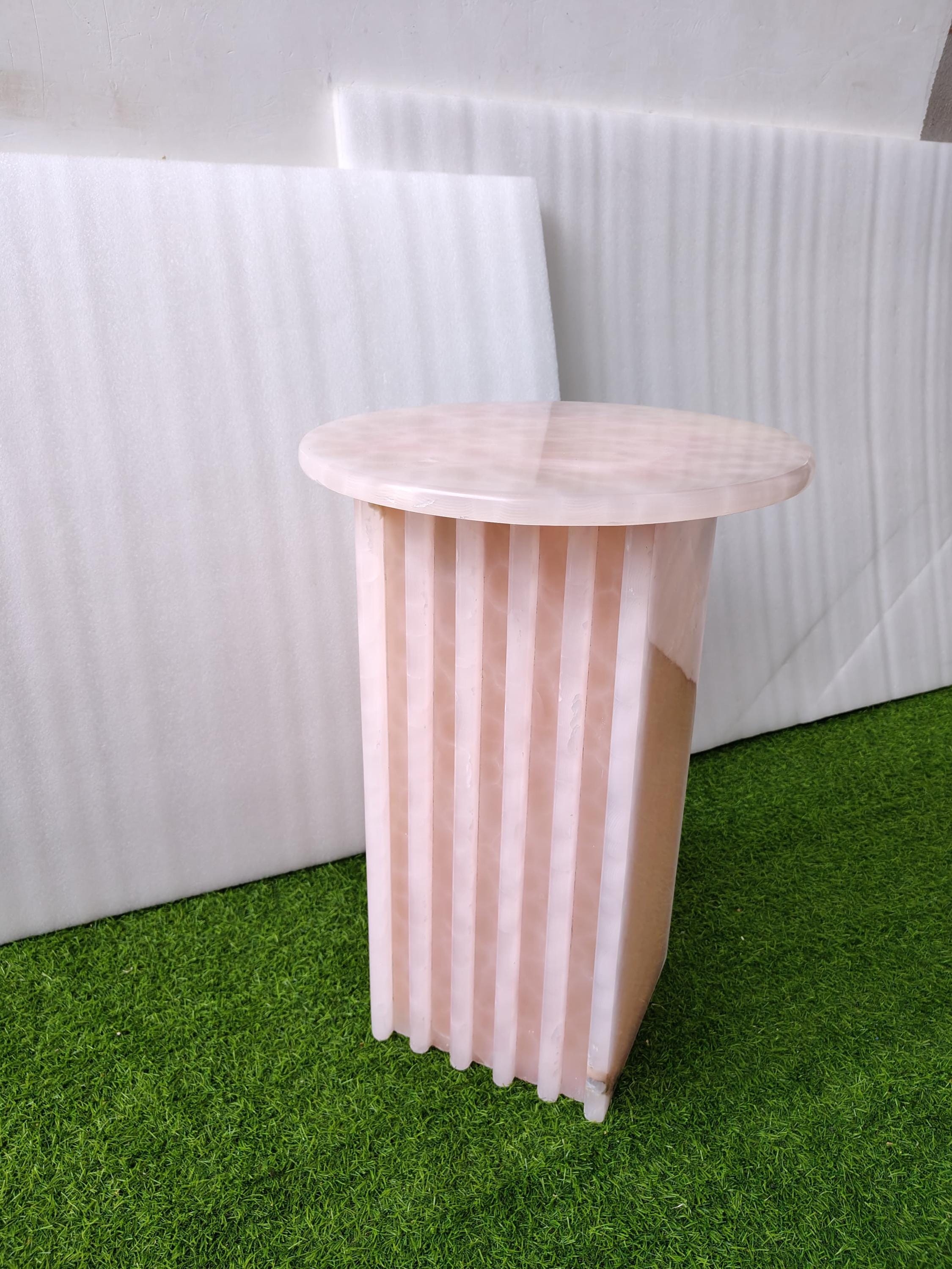 天然ピンクオニキスキューブテーブル：手作りの石台座 - Etsy 日本