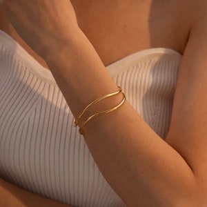 Gouden armband, filigraan, ongelijk, golvend, zinklegering, bruiloftssieraden afbeelding 4