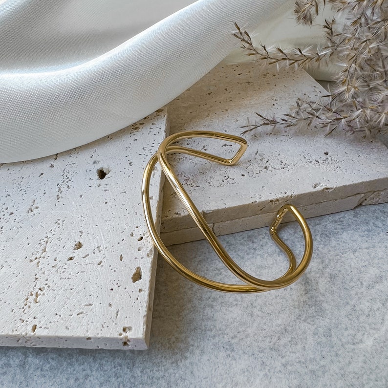 Gouden armband, filigraan, ongelijk, golvend, zinklegering, bruiloftssieraden afbeelding 2