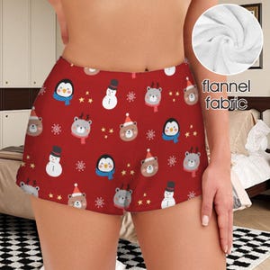 Weihnachtliche Pyjama Shorts, Kuscheltier Fleece, Tierisch mit Schneeflocken und Sterne