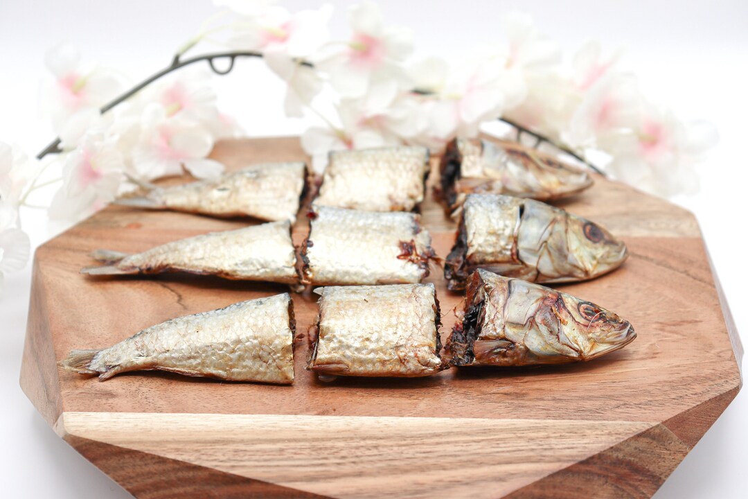 Dehydrated Wildcaught LARGE Sardine Chunks for Dogs Healthy Dog Treat