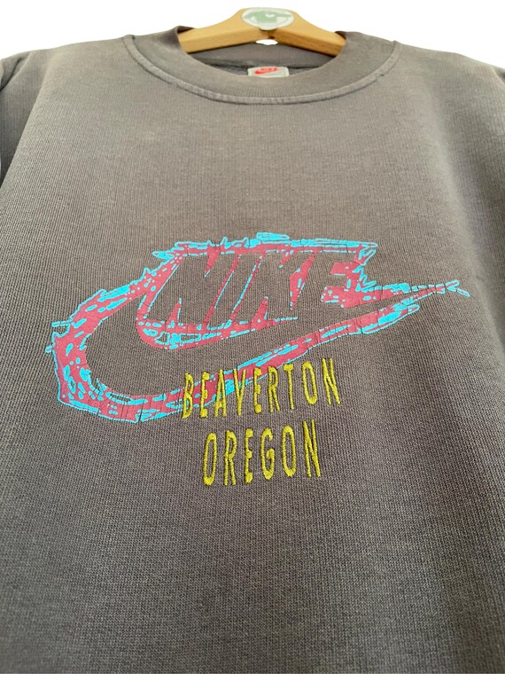 Nike Vintage Sweater Gr. L - XL Sweatshirt Pullover 90er 90s grau anthrazit Nike Logo Print Baverton Oregon Stickerei Ultra Rare View 4