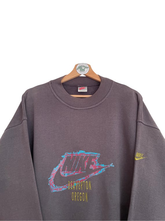 Nike Vintage Sweater Gr. L - XL Sweatshirt Pullover 90er 90s grau anthrazit Nike Logo Print Baverton Oregon Stickerei Ultra Rare View 3
