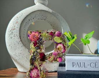 Custom Resin Initial with Preserved Flowers, Personalized Keepsake