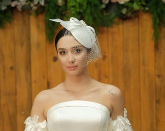 Chapeau de mariée fascinators, chapeau d'église, chapeau de mariage avec voile, chapeau de veuve joyeuse, chapeau de mariée avec noeud, voile cage à oiseaux, chapeau de pilulier avec voile