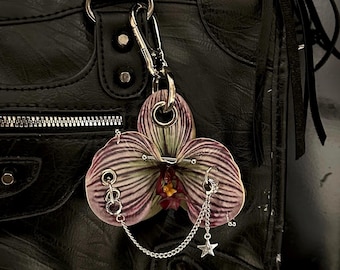 Llavero con colgante de orquídea perforada, accesorio gótico floral para bolso de mano de mujer