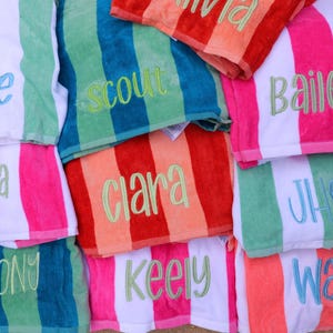 Personlig randig strandhandduk, personlig poolhandduk med monogram